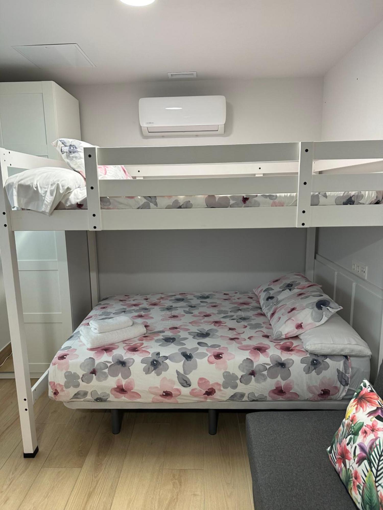 Apartamentos Turisticos Santa Apolonia 62 Aviles Luaran gambar