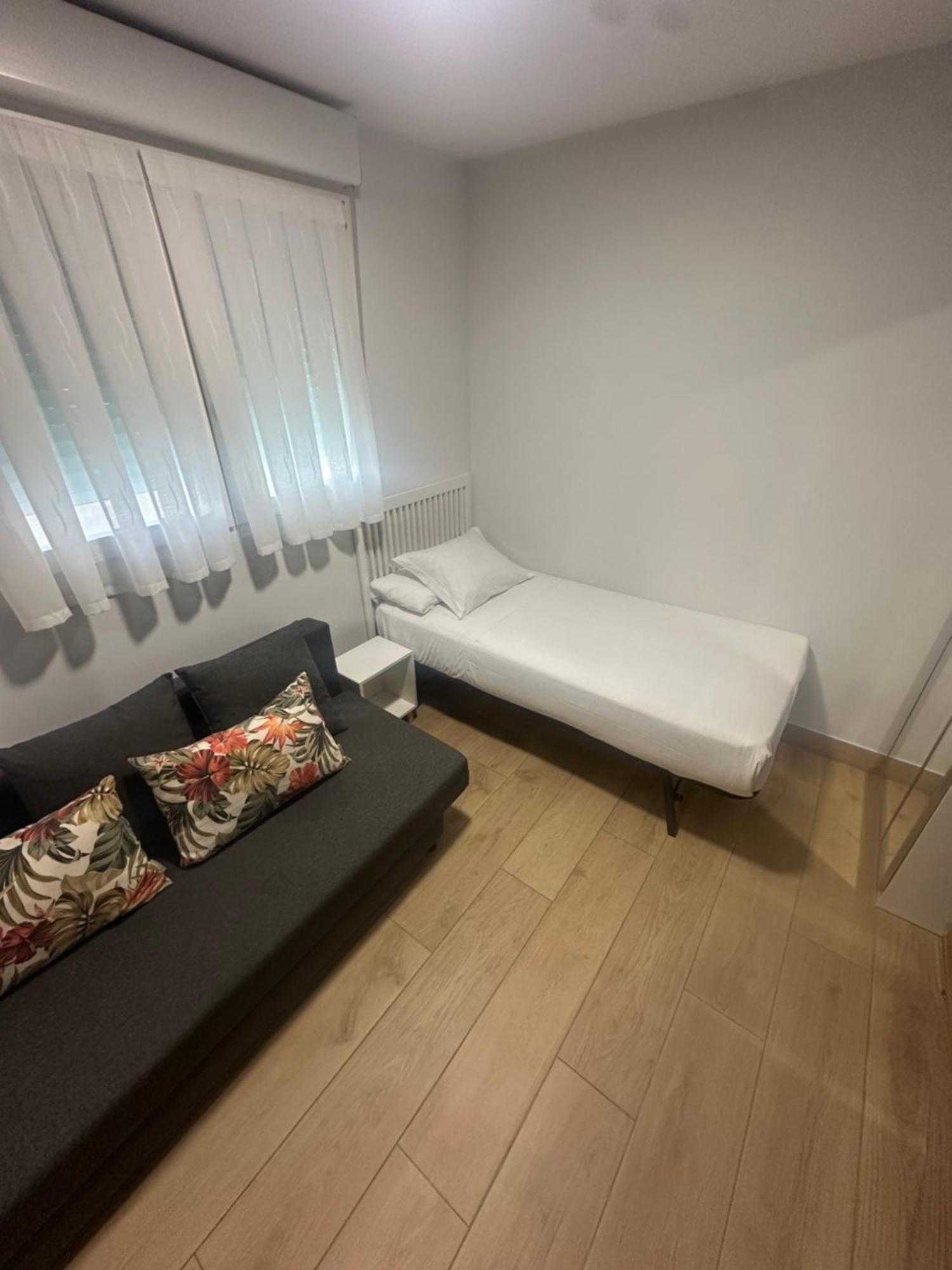 Apartamentos Turisticos Santa Apolonia 62 Aviles Luaran gambar