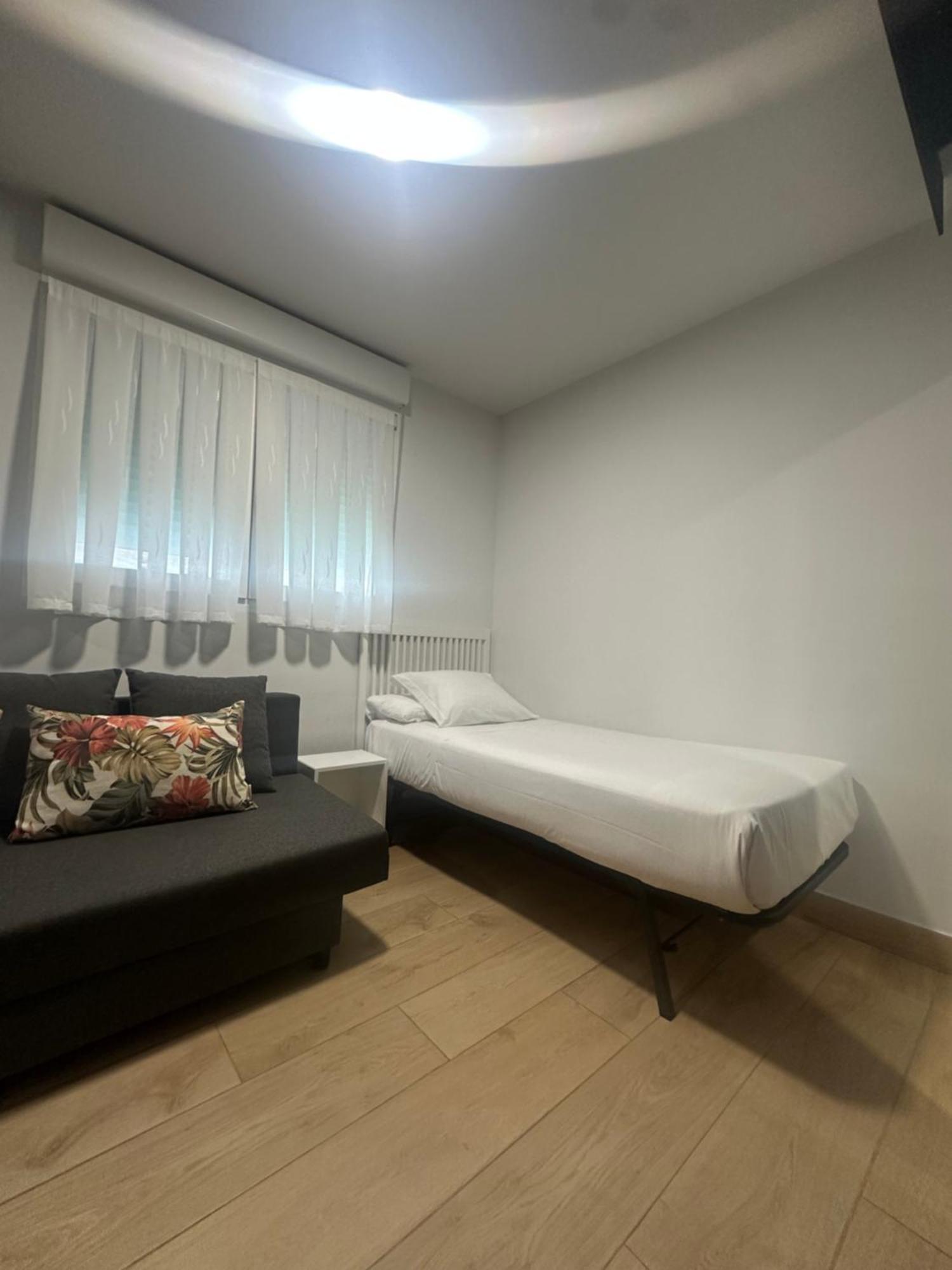 Apartamentos Turisticos Santa Apolonia 62 Aviles Luaran gambar